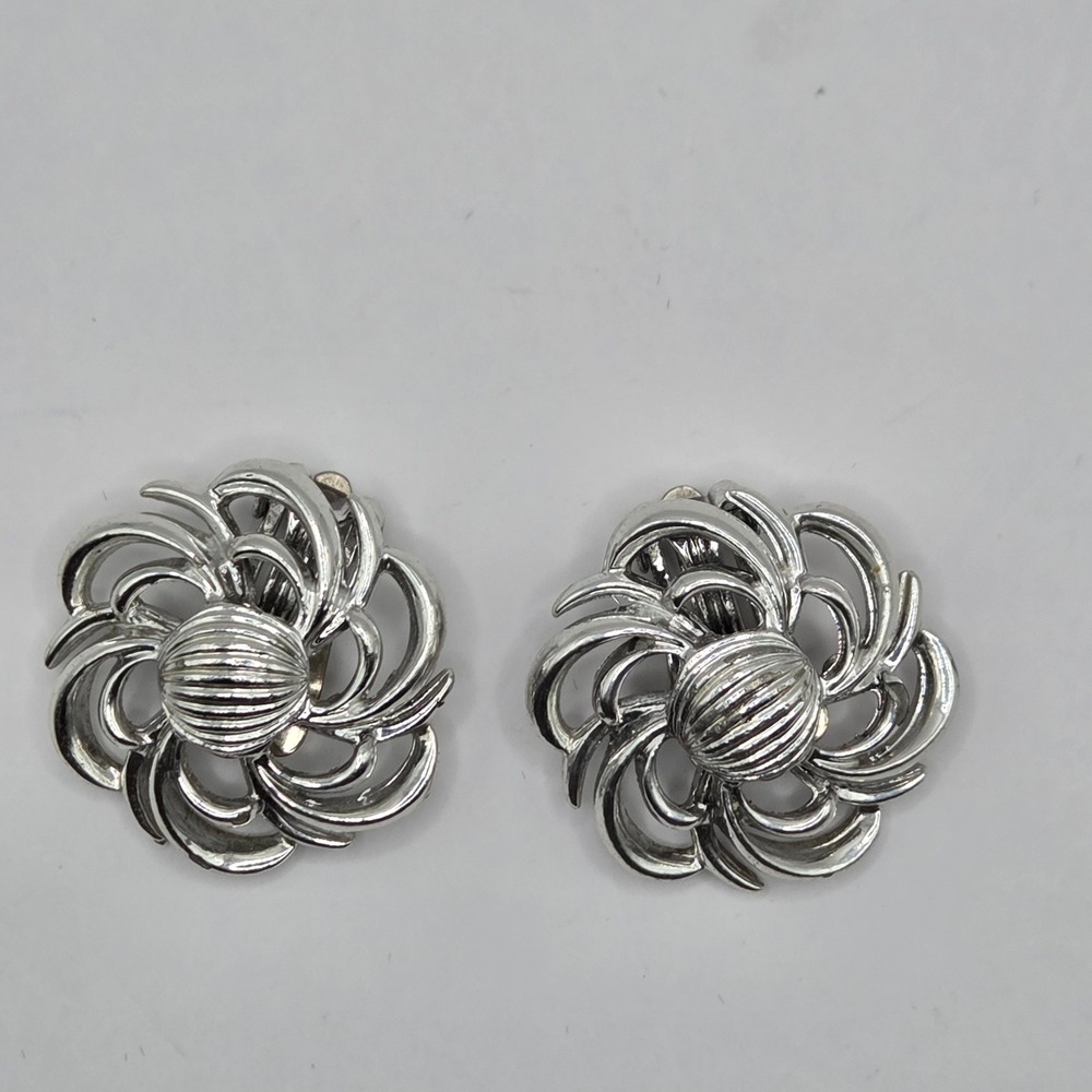 Vintage Signed Coro Silver Tone Pinwheel Flower Clip On Earrings Swirl Design